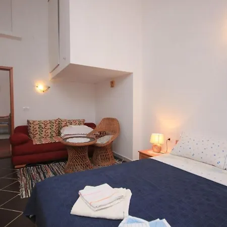Apartment By The Sea Artatore, Losinj - 7935 Čunski