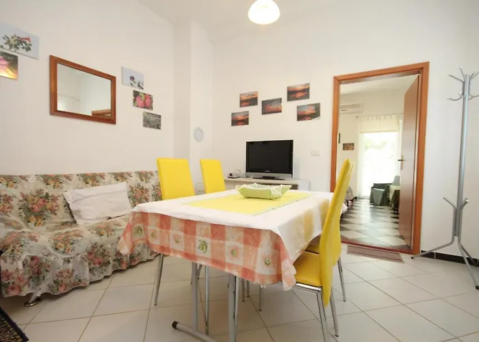 Apartman By The Sea Artatore, Losinj - 7935 Čunski